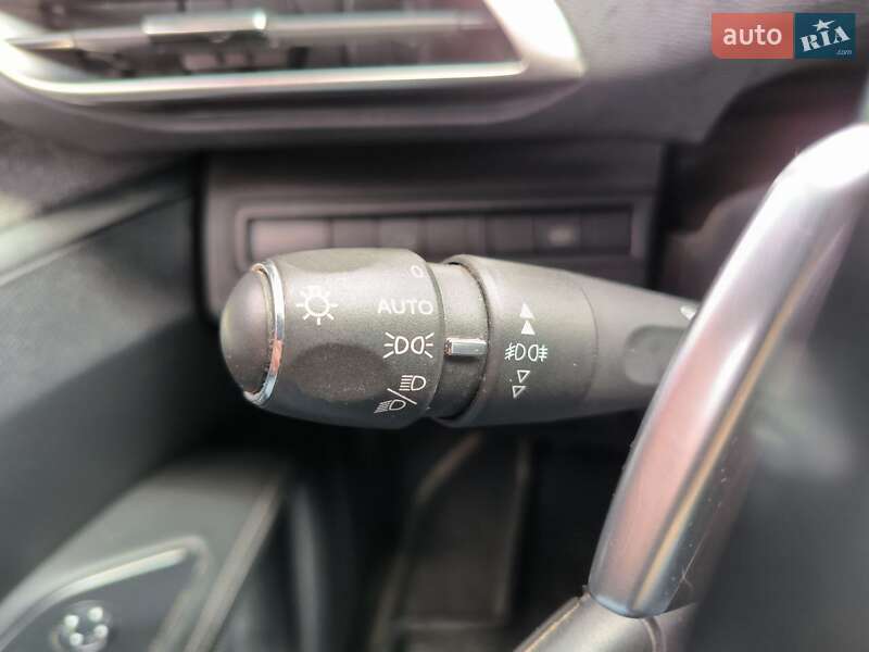 Внедорожник / Кроссовер Peugeot 3008 2020 в Киеве