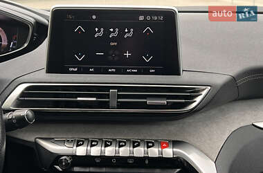 Внедорожник / Кроссовер Peugeot 3008 2019 в 