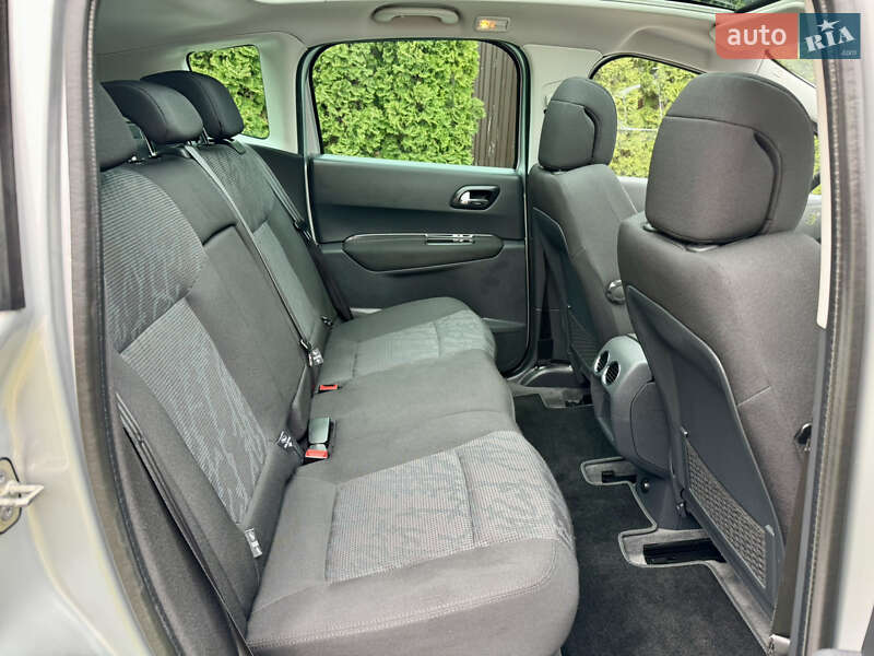 Позашляховик / Кросовер Peugeot 3008 2011 в Луцьку