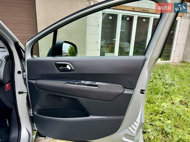 Позашляховик / Кросовер Peugeot 3008 2011 в Луцьку