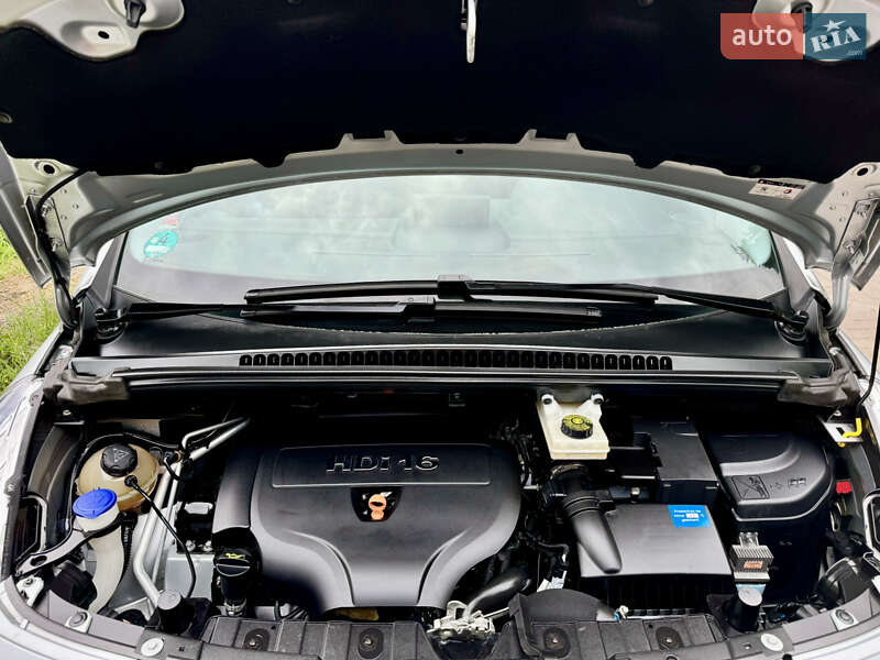 Позашляховик / Кросовер Peugeot 3008 2011 в Луцьку