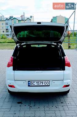 Позашляховик / Кросовер Peugeot 3008 2010 в 