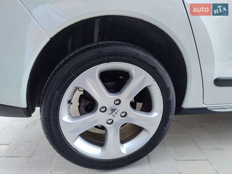 Внедорожник / Кроссовер Peugeot 3008 2011 в Тернополе