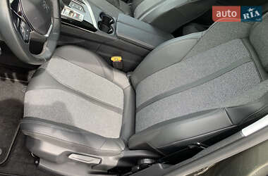 Позашляховик / Кросовер Peugeot 3008 2020 в 