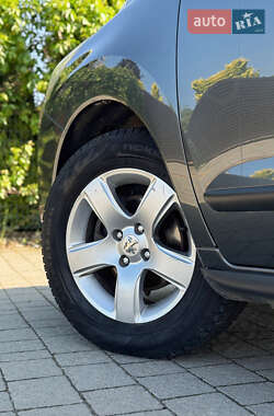 Внедорожник / Кроссовер Peugeot 3008 2012 в 