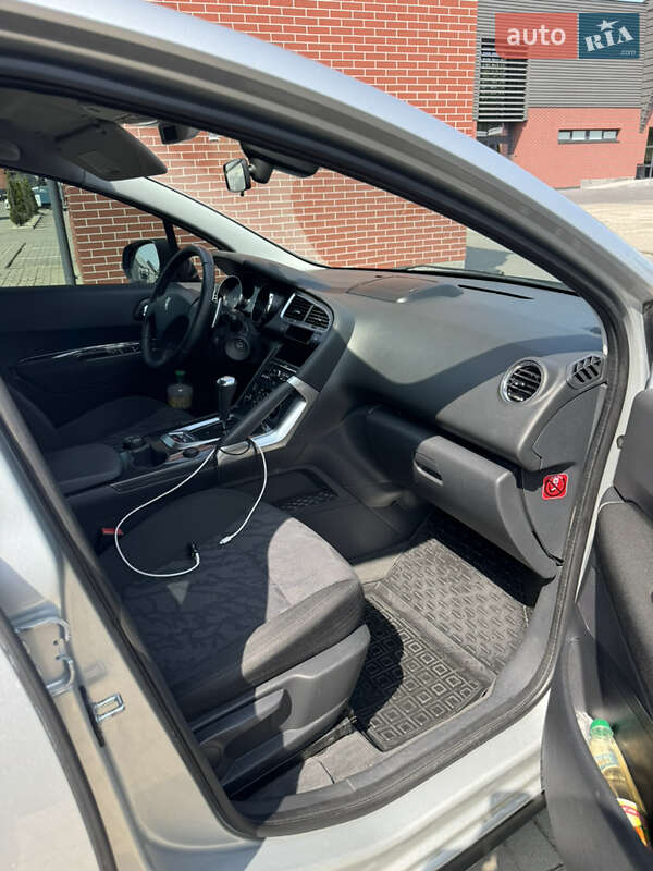 Позашляховик / Кросовер Peugeot 3008 2010 в Львові