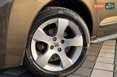 Внедорожник / Кроссовер Peugeot 3008 2011 в 
