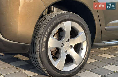 Внедорожник / Кроссовер Peugeot 3008 2011 в 