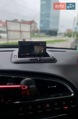 Внедорожник / Кроссовер Peugeot 3008 2011 в 