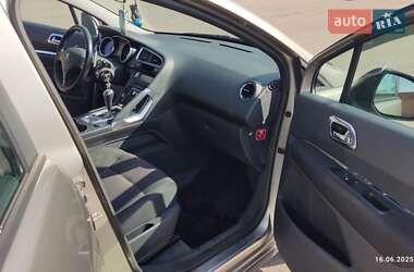 Внедорожник / Кроссовер Peugeot 3008 2011 в 