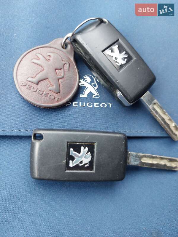 Внедорожник / Кроссовер Peugeot 3008 2015 в Киеве