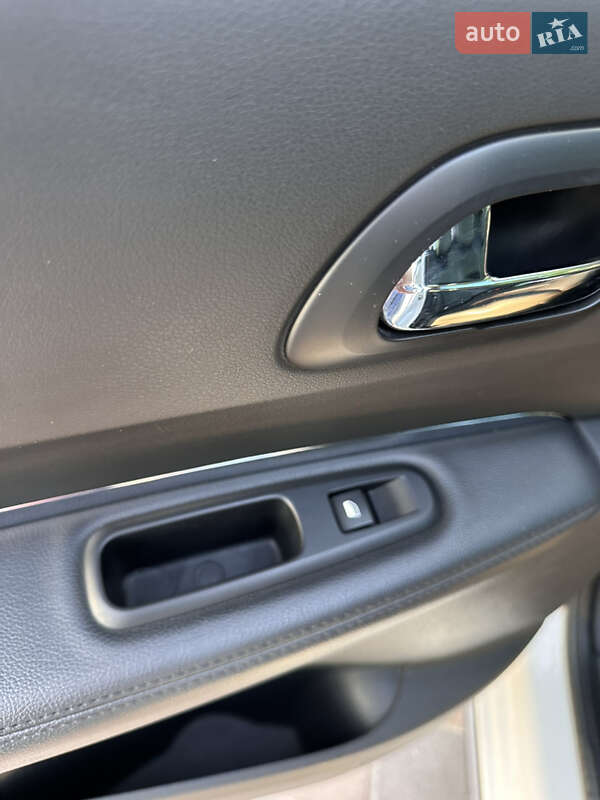 Позашляховик / Кросовер Peugeot 3008 2012 в Миколаєві