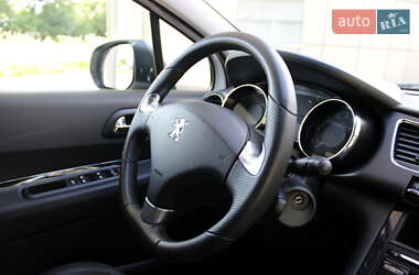 Позашляховик / Кросовер Peugeot 3008 2015 в 