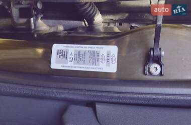 Позашляховик / Кросовер Peugeot 3008 2010 в 