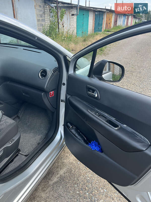 Позашляховик / Кросовер Peugeot 3008 2011 в Зміїві