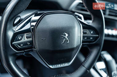 Позашляховик / Кросовер Peugeot 3008 2020 в 