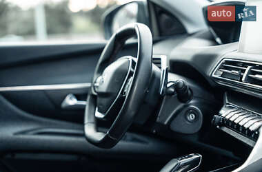 Позашляховик / Кросовер Peugeot 3008 2020 в 