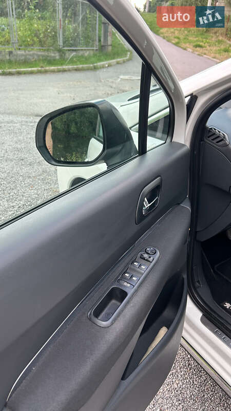 Позашляховик / Кросовер Peugeot 3008 2011 в Вінниці