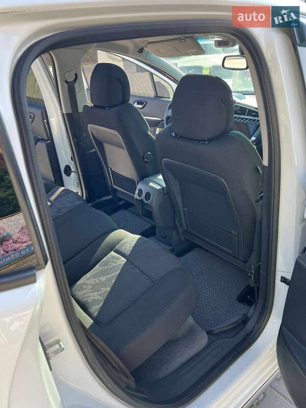 Внедорожник / Кроссовер Peugeot 3008 2011 в Черновцах