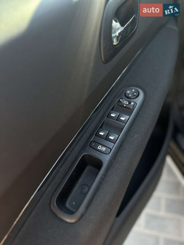 Позашляховик / Кросовер Peugeot 3008 2011 в Умані