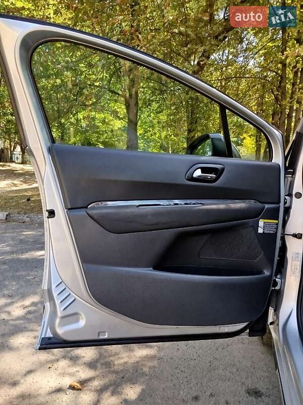 Позашляховик / Кросовер Peugeot 3008 2011 в Кам'янському