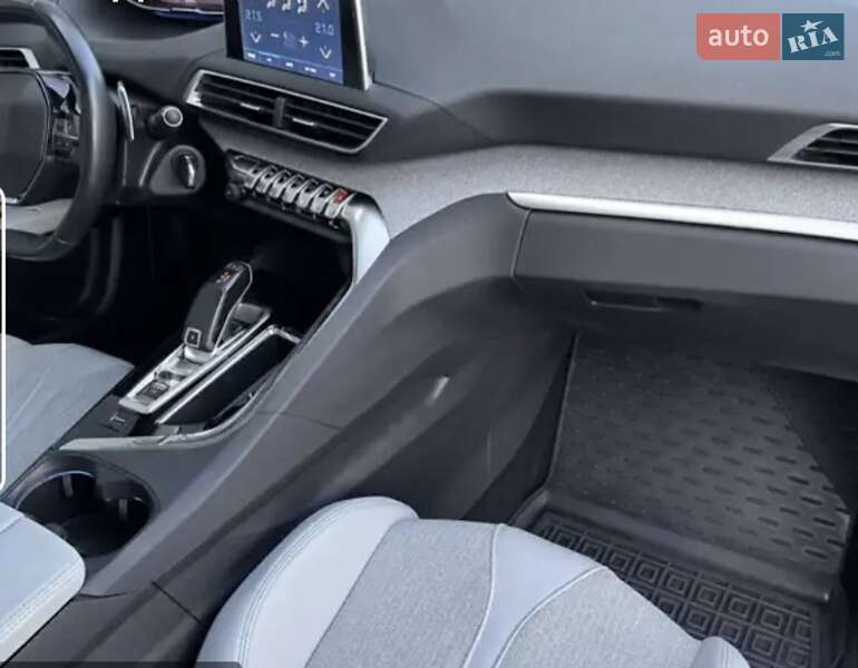 Внедорожник / Кроссовер Peugeot 3008 2019 в Киеве