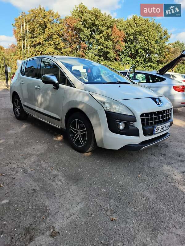 Внедорожник / Кроссовер Peugeot 3008 2011 в Луцке
