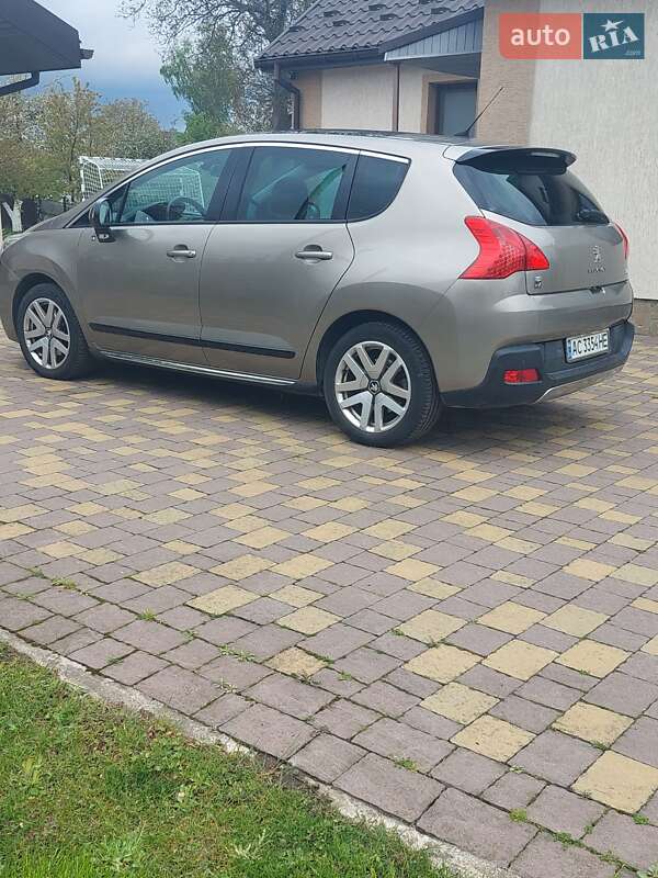 Позашляховик / Кросовер Peugeot 3008 2013 в Нововолинську