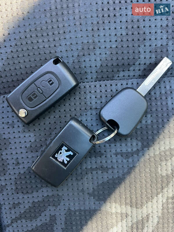 Позашляховик / Кросовер Peugeot 3008 2011 в Києві