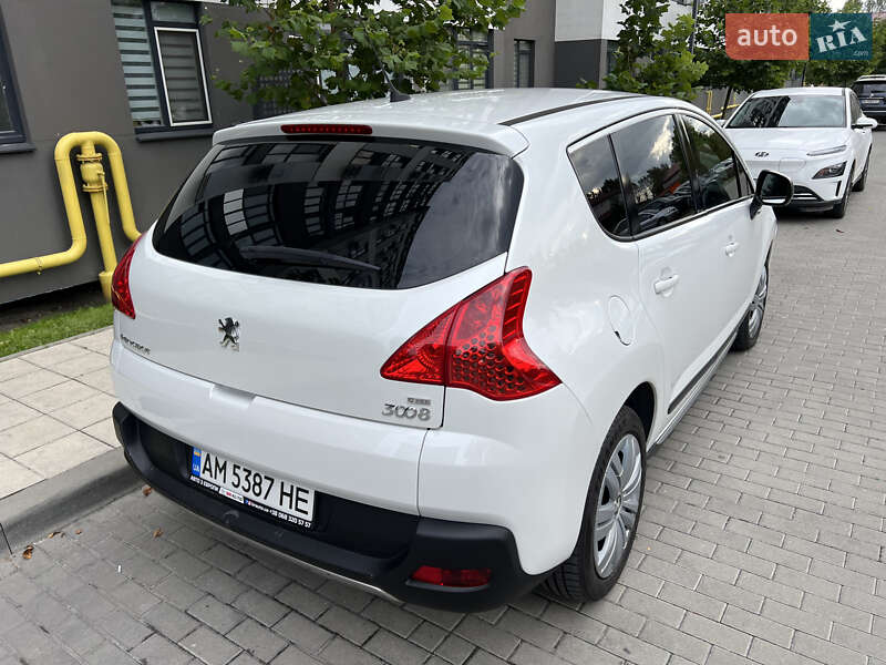 Позашляховик / Кросовер Peugeot 3008 2012 в Львові