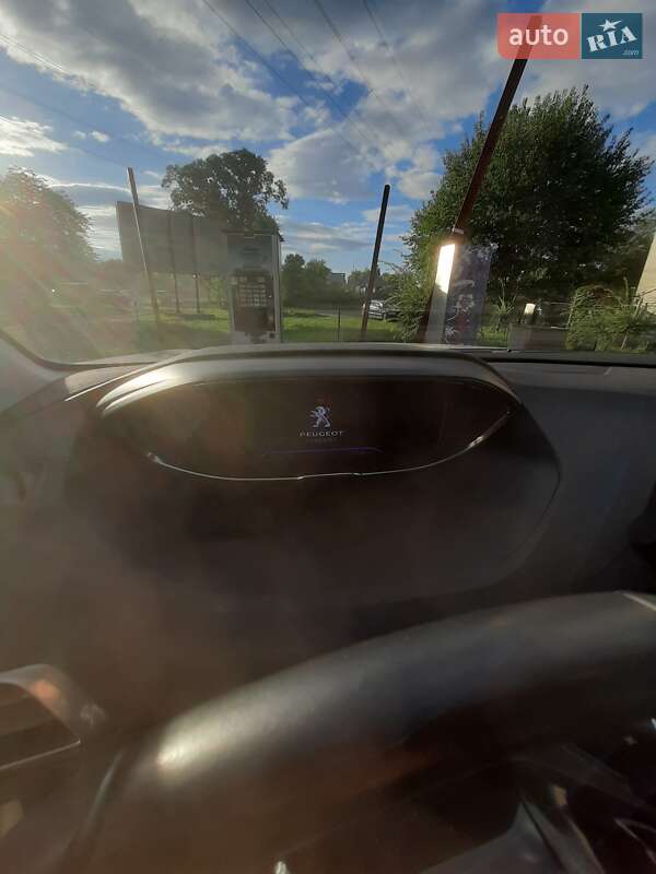 Позашляховик / Кросовер Peugeot 3008 2021 в Ужгороді