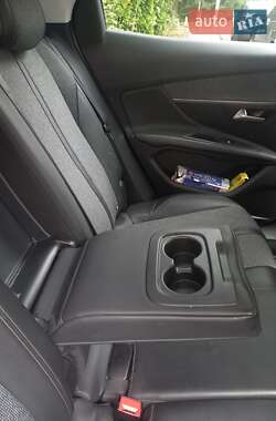 Внедорожник / Кроссовер Peugeot 3008 2018 в 