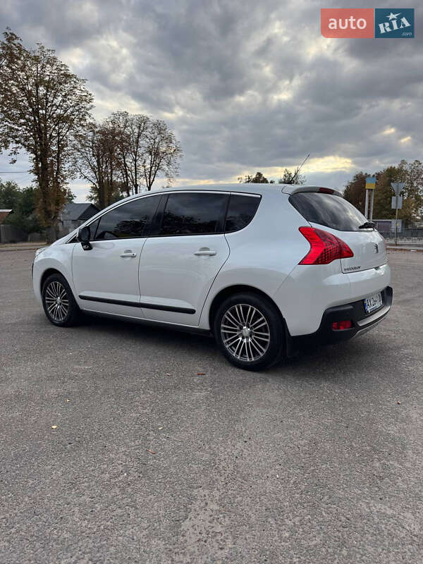 Позашляховик / Кросовер Peugeot 3008 2013 в Первомайську