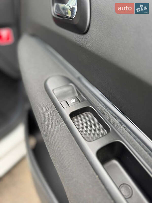 Позашляховик / Кросовер Peugeot 3008 2013 в Первомайську