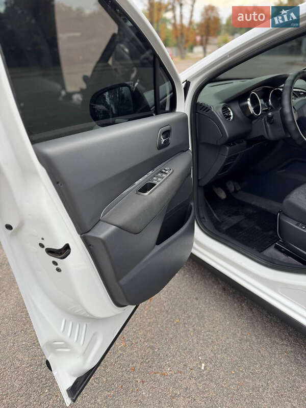 Позашляховик / Кросовер Peugeot 3008 2013 в Первомайську