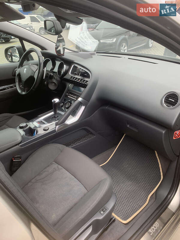 Позашляховик / Кросовер Peugeot 3008 2012 в Чернівцях