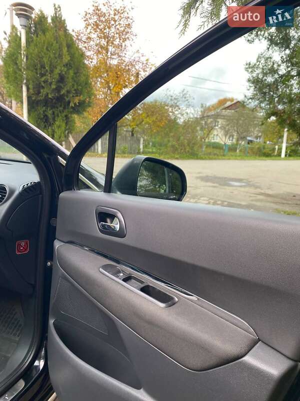 Внедорожник / Кроссовер Peugeot 3008 2010 в Надворной