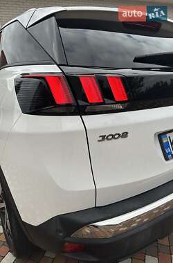 Внедорожник / Кроссовер Peugeot 3008 2017 в 