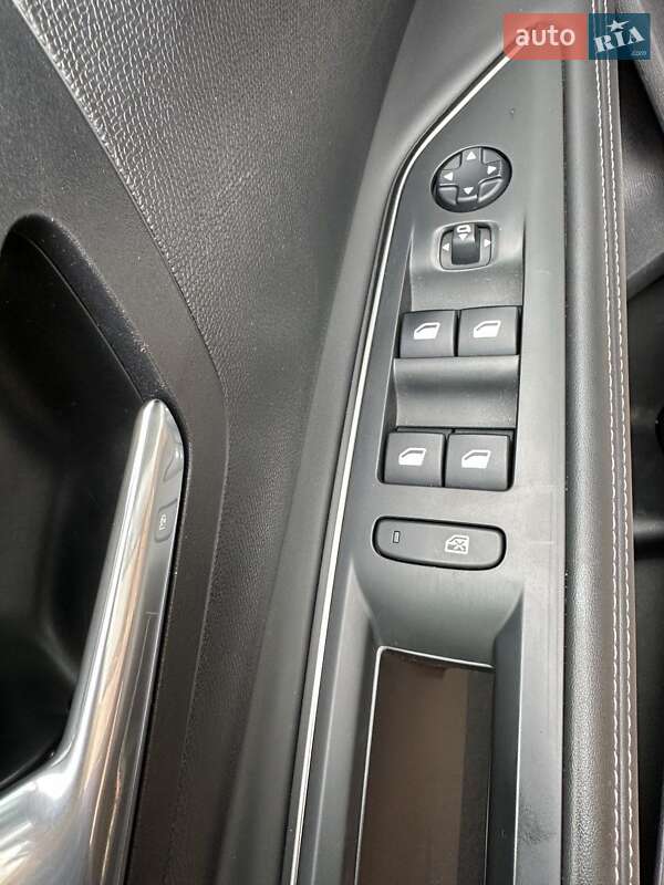 Внедорожник / Кроссовер Peugeot 3008 2017 в Киеве фото 16 Внедорожник / Кроссовер Peugeot 3008 2017 в Киеве