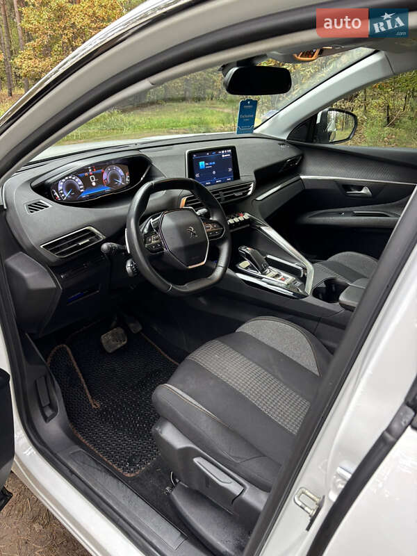 Внедорожник / Кроссовер Peugeot 3008 2019 в Новояворовске