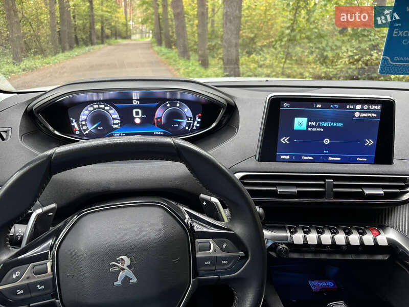 Внедорожник / Кроссовер Peugeot 3008 2019 в Новояворовске