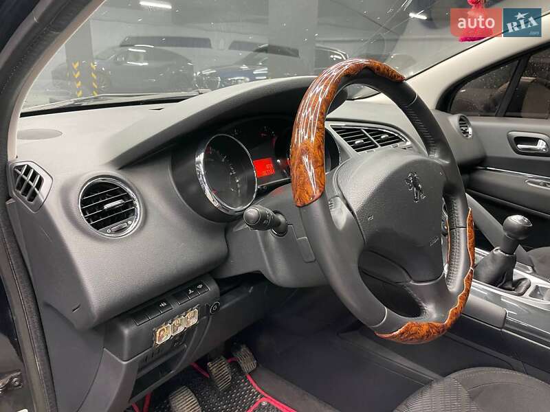 Внедорожник / Кроссовер Peugeot 3008 2011 в Черновцах