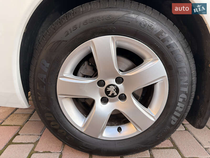 Внедорожник / Кроссовер Peugeot 3008 2015 в Ивано-Франковске