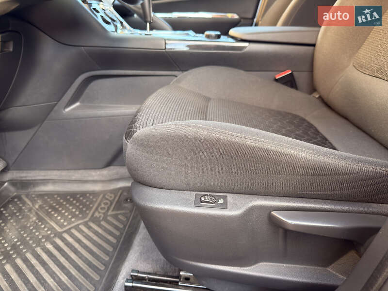 Внедорожник / Кроссовер Peugeot 3008 2015 в Ивано-Франковске