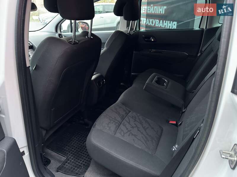 Позашляховик / Кросовер Peugeot 3008 2011 в Стрию