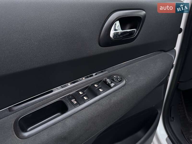 Позашляховик / Кросовер Peugeot 3008 2011 в Стрию