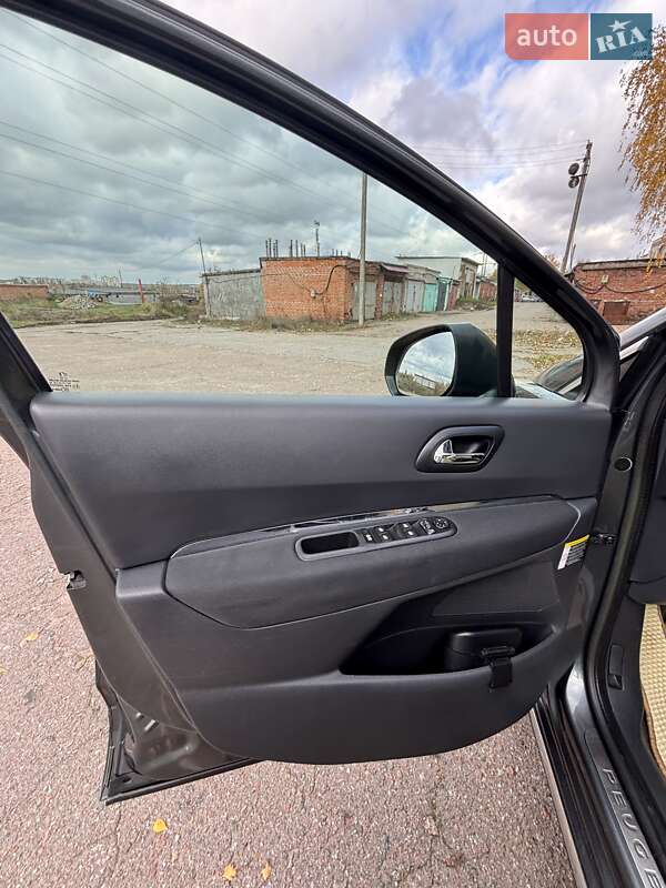 Позашляховик / Кросовер Peugeot 3008 2012 в Чернігові