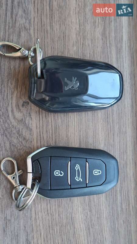 Позашляховик / Кросовер Peugeot 3008 2020 в Києві