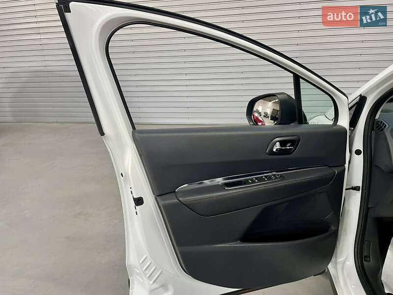 Внедорожник / Кроссовер Peugeot 3008 2014 в Стрые