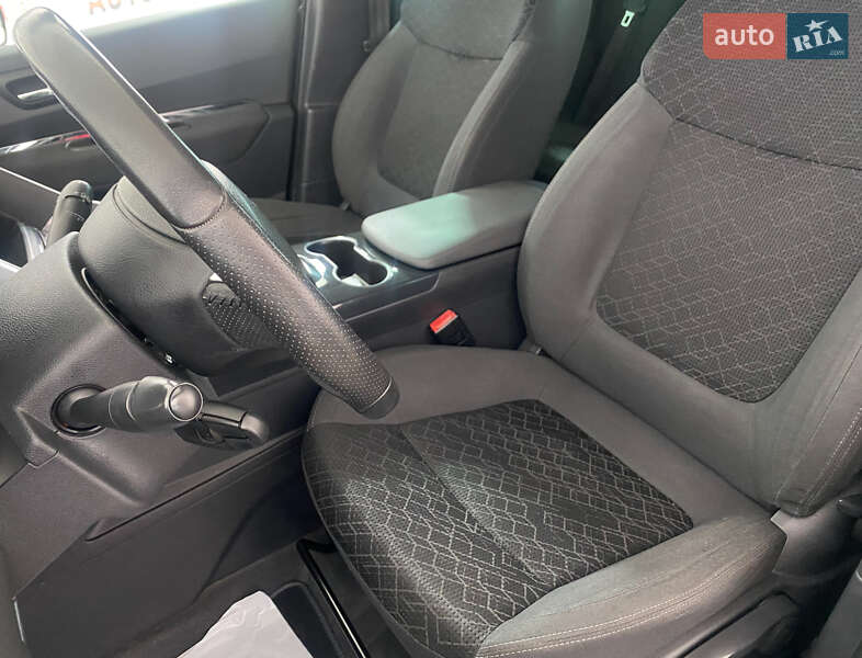 Внедорожник / Кроссовер Peugeot 3008 2016 в Львове фото 8 Внедорожник / Кроссовер Peugeot 3008 2016 в Львове